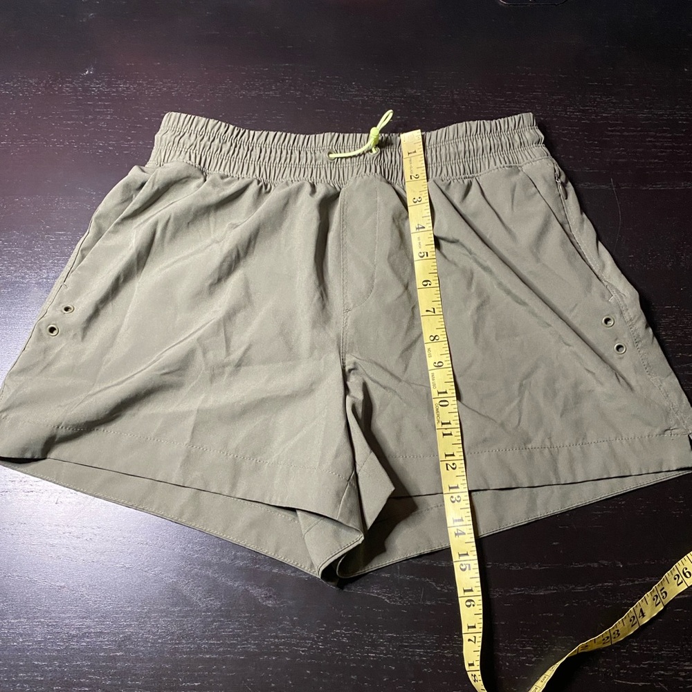 Old Navy Active StretchTech Shorts in Olive size S - Picture 4 of 6
